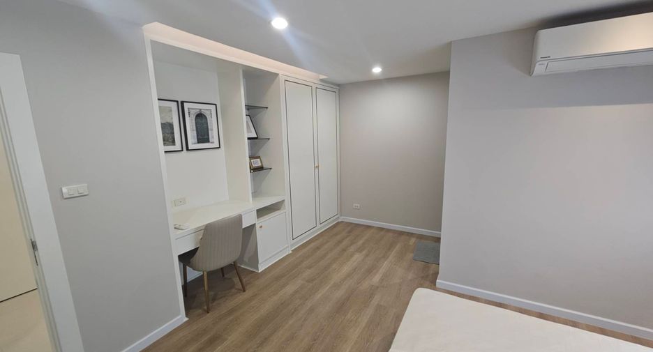 For rent 4 bedrooms condo in Watthana, Bangkok