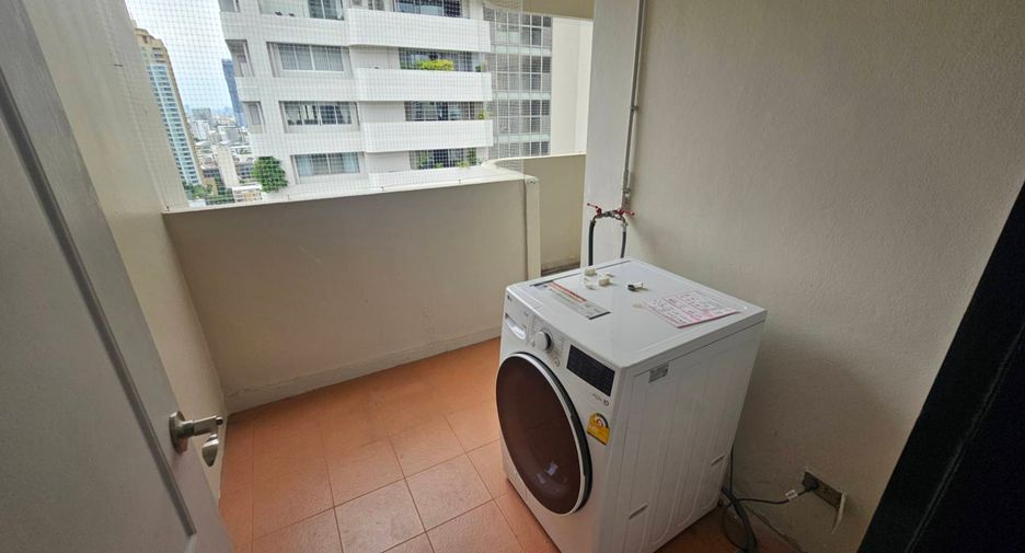 For rent 4 bedrooms condo in Watthana, Bangkok