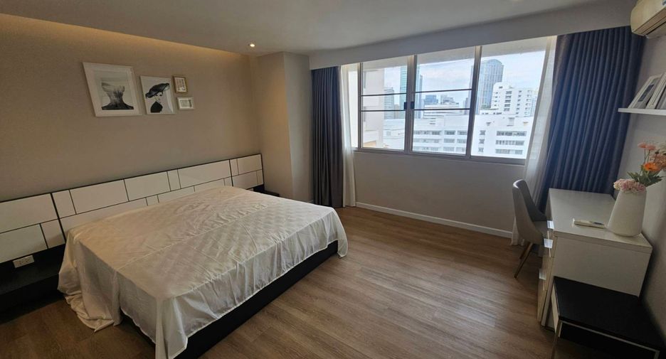 For rent 4 bedrooms condo in Watthana, Bangkok