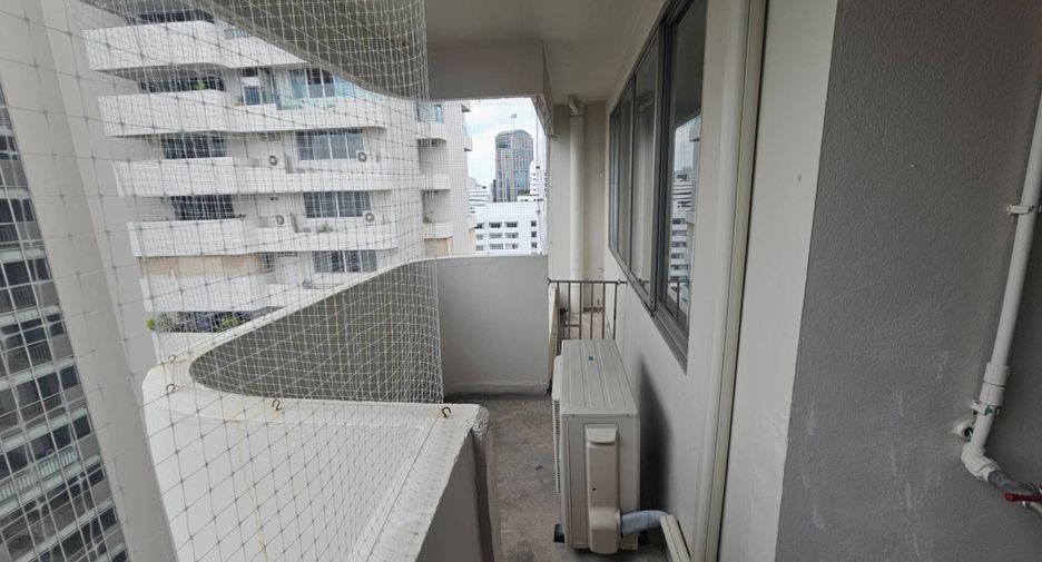 For rent 4 bedrooms condo in Watthana, Bangkok