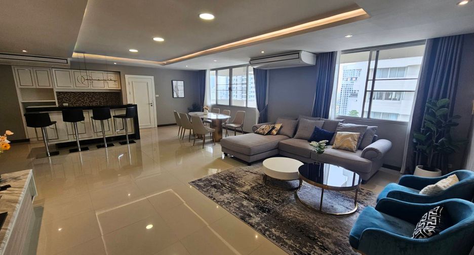 For rent 4 bedrooms condo in Watthana, Bangkok