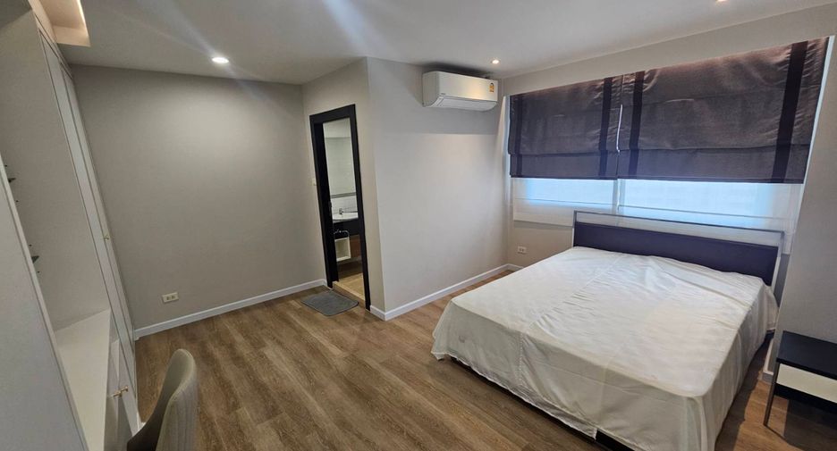 For rent 4 bedrooms condo in Watthana, Bangkok