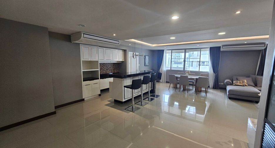 For rent 4 bedrooms condo in Watthana, Bangkok
