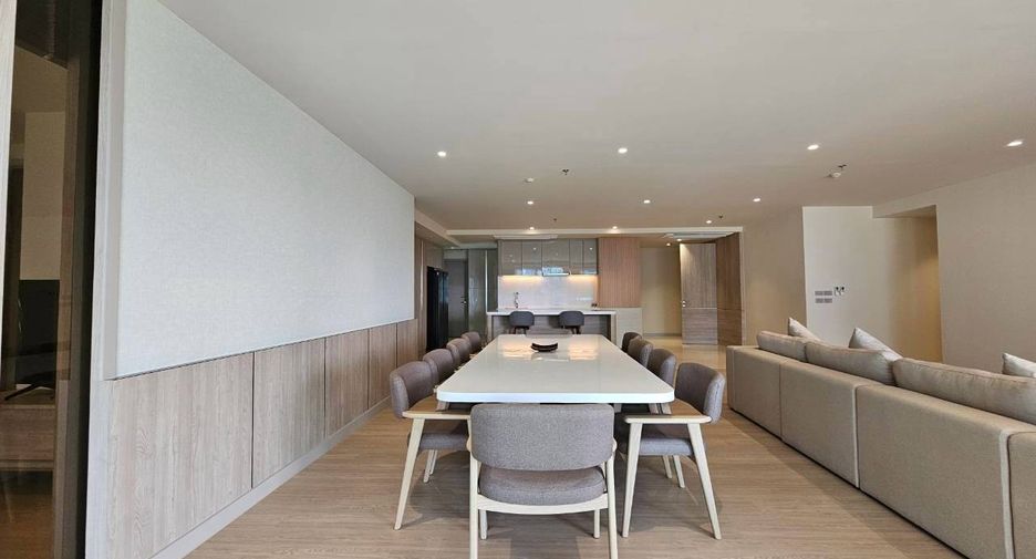For rent 3 bedrooms condo in Khlong Toei, Bangkok