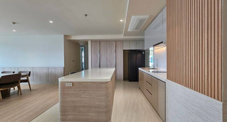 For rent 3 bedrooms condo in Khlong Toei, Bangkok