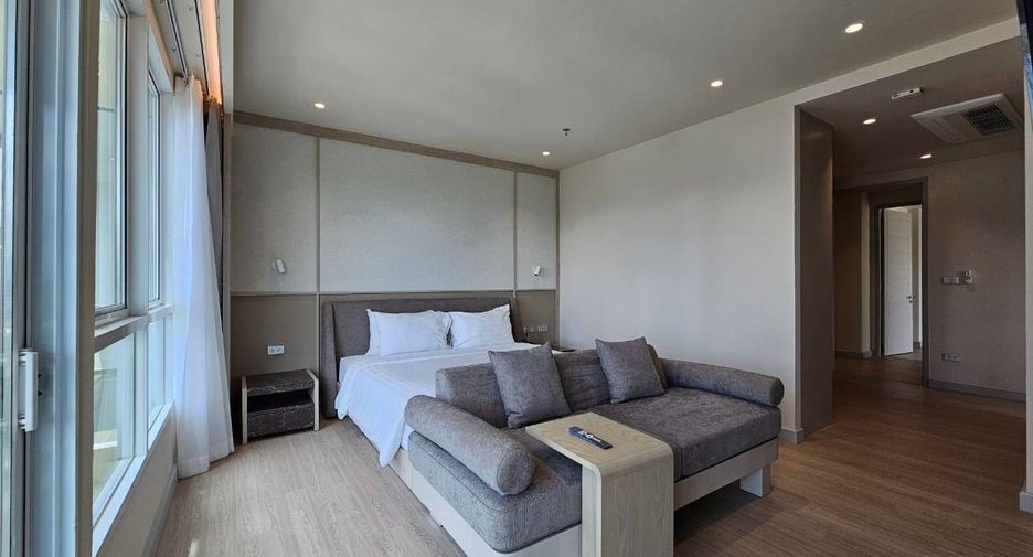 For rent 3 bedrooms condo in Khlong Toei, Bangkok