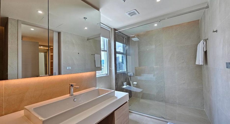 For rent 3 bedrooms condo in Khlong Toei, Bangkok