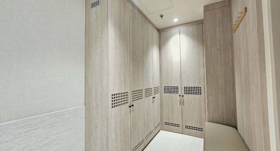 For rent 3 bedrooms condo in Khlong Toei, Bangkok
