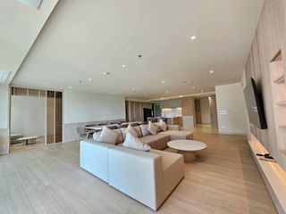 For rent 3 bedrooms condo in Khlong Toei, Bangkok