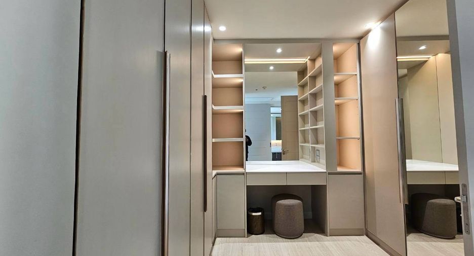 For rent 3 bedrooms condo in Khlong Toei, Bangkok