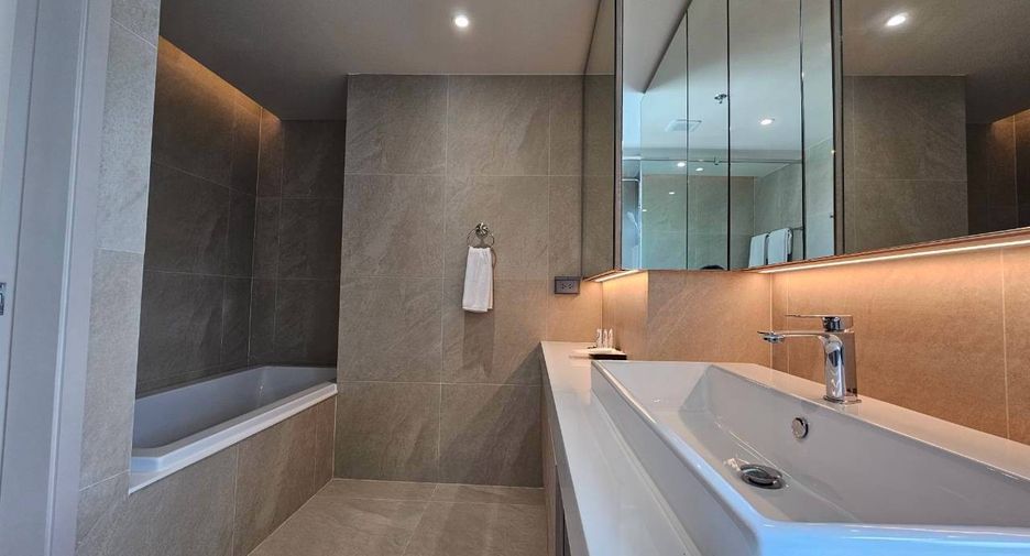 For rent 3 bedrooms condo in Khlong Toei, Bangkok