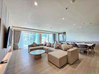 For rent 3 bedrooms condo in Khlong Toei, Bangkok