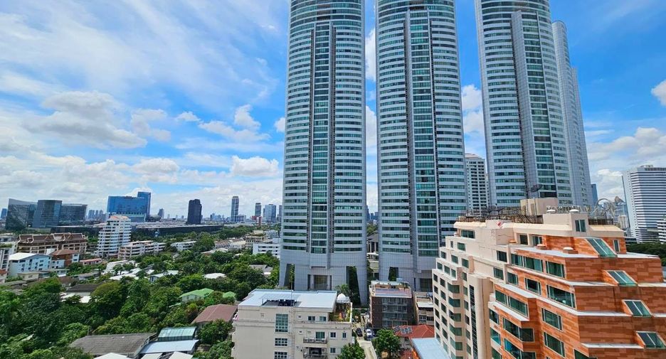 For rent 3 bedrooms condo in Khlong Toei, Bangkok