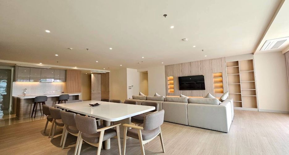 For rent 3 bedrooms condo in Khlong Toei, Bangkok