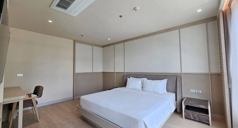 For rent 3 bedrooms condo in Khlong Toei, Bangkok