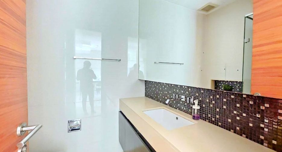 Condo en alquiler de 2 habitaciones en Khlong Toei, Bangkok