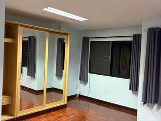 For rent 4 bedrooms townhouse in Phra Khanong, Bangkok