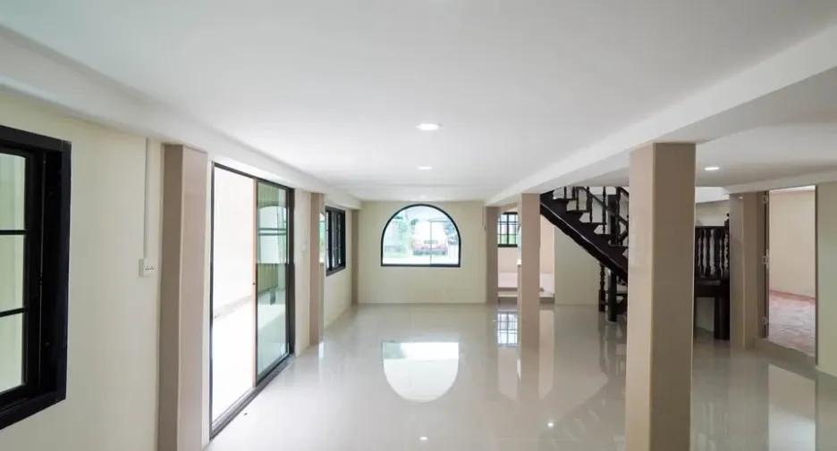 For sale 4 bedrooms house in Bang Lamung, Chonburi