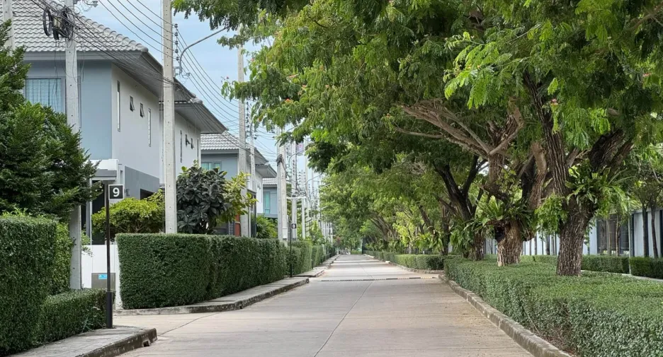 For sale 4 bedrooms house in Bang Lamung, Chonburi