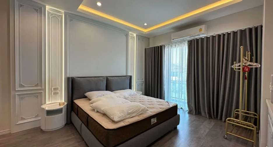 For sale 4 bedrooms house in Bang Lamung, Chonburi