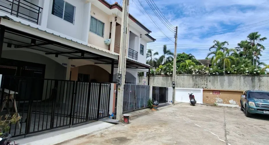 For sale 2 bedrooms townhouse in Bang Lamung, Chonburi