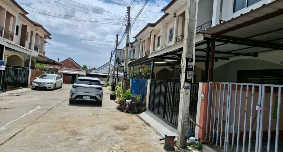 For sale 2 bedrooms townhouse in Bang Lamung, Chonburi