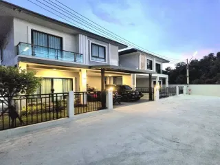 For sale 4 bedrooms house in Bang Lamung, Chonburi