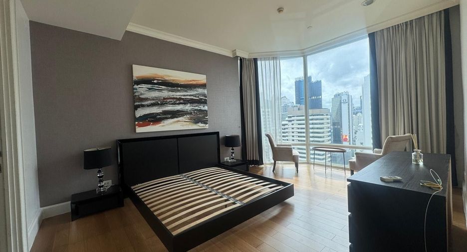 For rent 3 bedrooms condo in Watthana, Bangkok