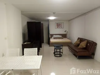 À louer studio condo à Bang Rak, Bangkok