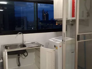 À louer studio condo à Bang Rak, Bangkok