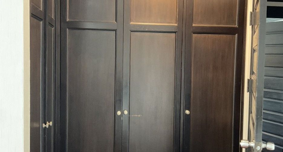 For rent 3 bedrooms condo in Watthana, Bangkok