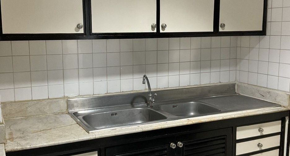 For rent 3 bedrooms condo in Watthana, Bangkok