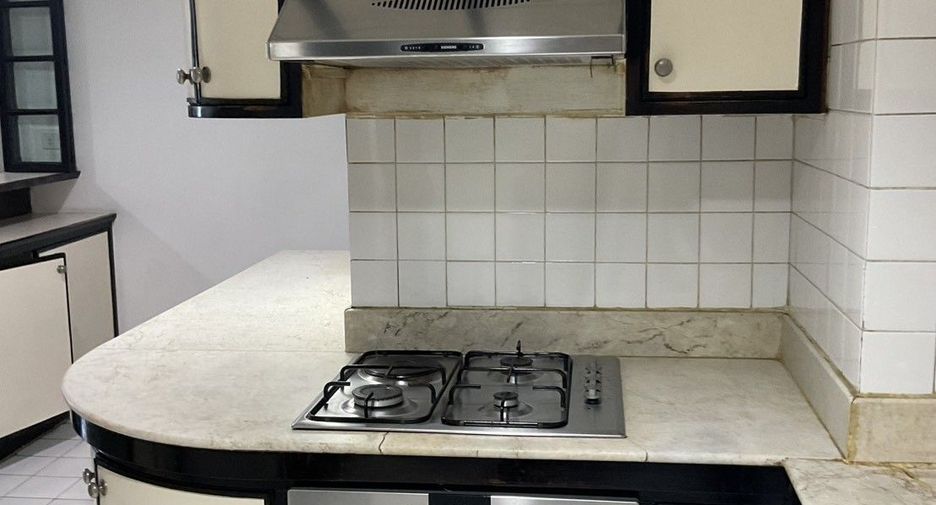 For rent 3 bedrooms condo in Watthana, Bangkok