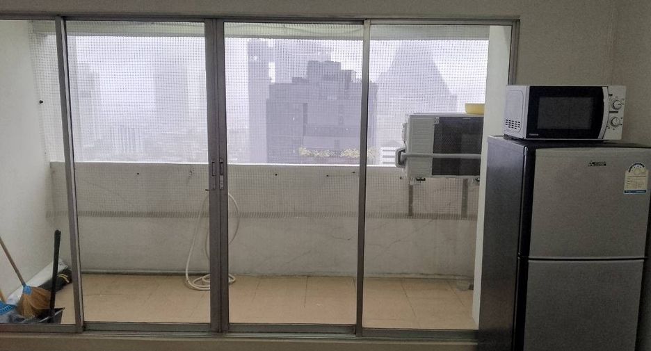 For rent 2 bedrooms condo in Bang Rak, Bangkok