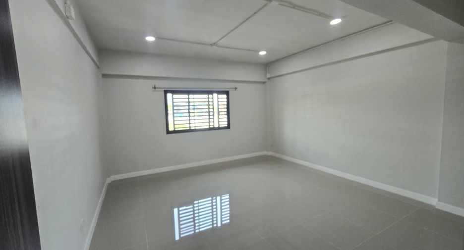 For sale and for rent 3 bedrooms retail Space in Doi Saket, Chiang Mai