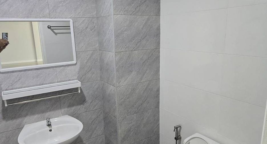 For sale and for rent 3 bedrooms retail Space in Doi Saket, Chiang Mai