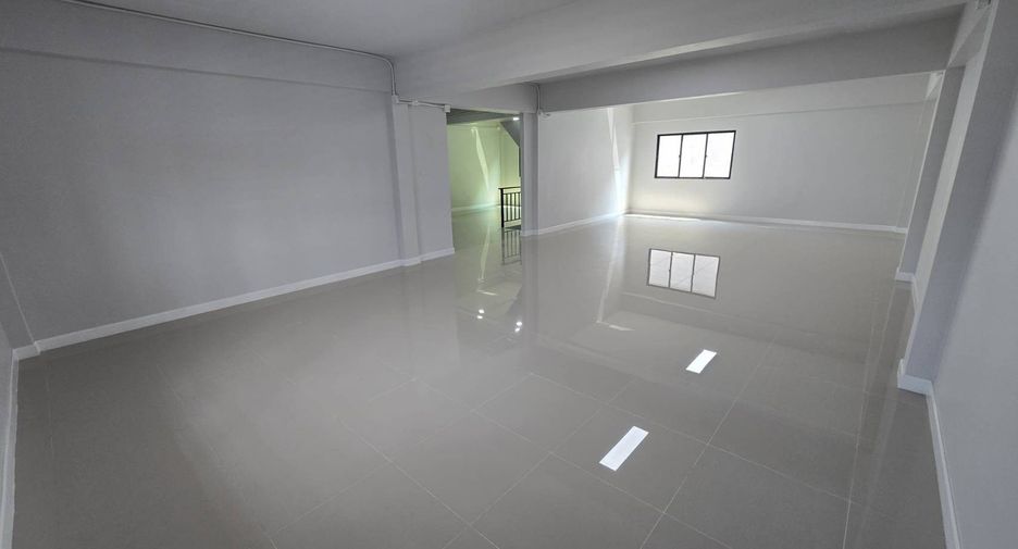 For sale and for rent 3 bedrooms retail Space in Doi Saket, Chiang Mai