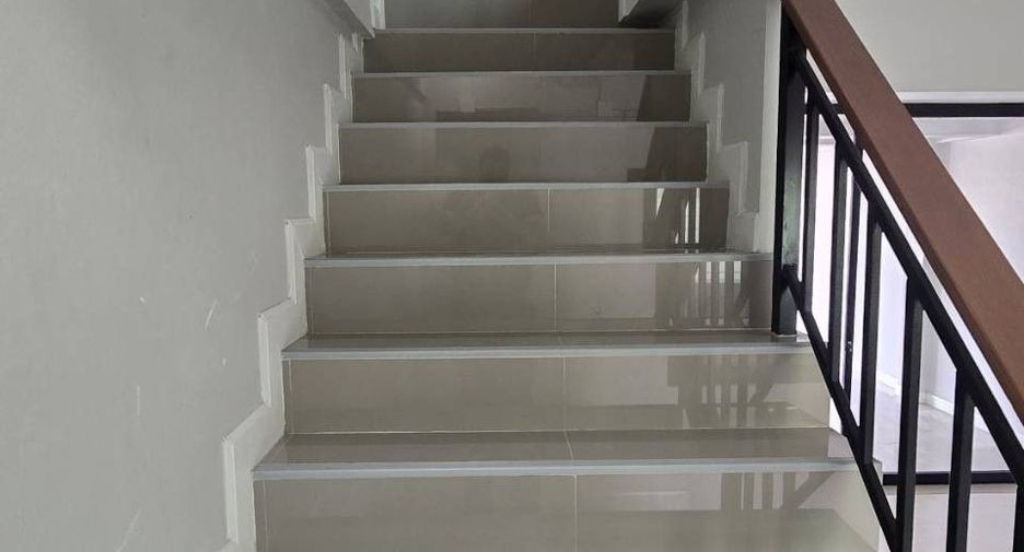 For sale and for rent 3 bedrooms retail Space in Doi Saket, Chiang Mai