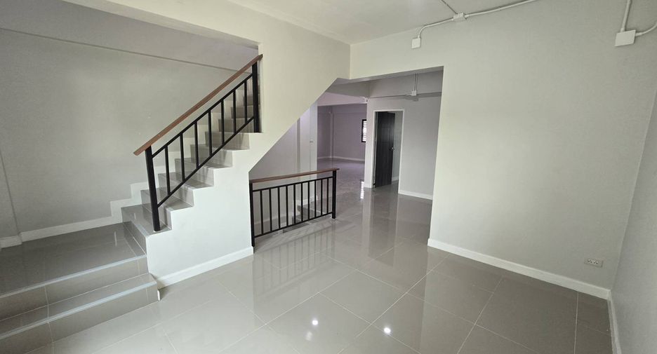 For sale and for rent 3 bedrooms retail Space in Doi Saket, Chiang Mai