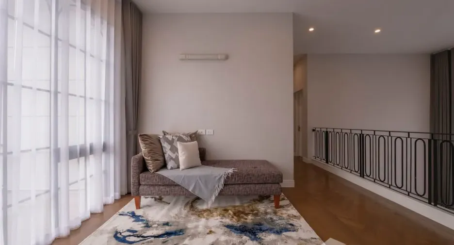 For rent 4 bedrooms house in Bang Kapi, Bangkok