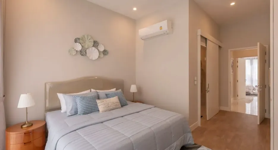 For rent 4 bedrooms house in Bang Kapi, Bangkok