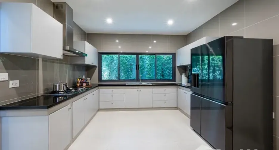 For rent 5 bedrooms house in Bang Kapi, Bangkok