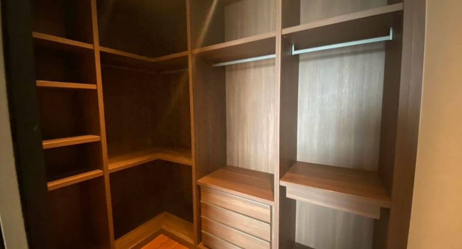 For rent 2 bedrooms condo in Khlong San, Bangkok