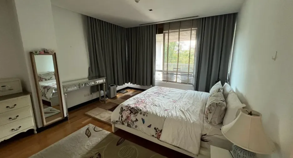 For sale 3 bedrooms condo in Yan Nawa, Bangkok