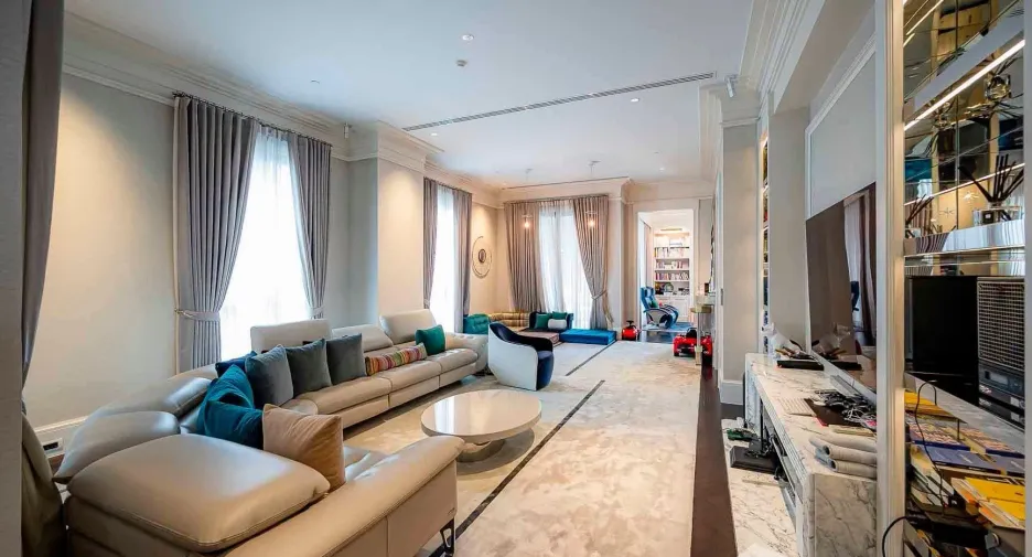 For rent 2 bedrooms condo in Pathum Wan, Bangkok
