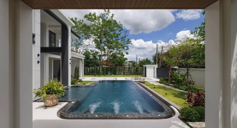 Villa zum Kauf mit 6 Zimmer in Saraphi, Chiang Mai