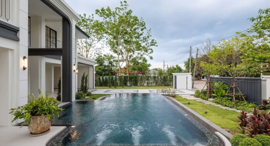 Villa zum Kauf mit 6 Zimmer in Saraphi, Chiang Mai