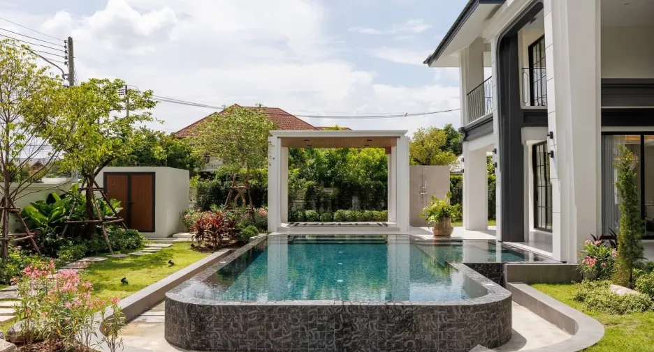 Villa zum Kauf mit 6 Zimmer in Saraphi, Chiang Mai