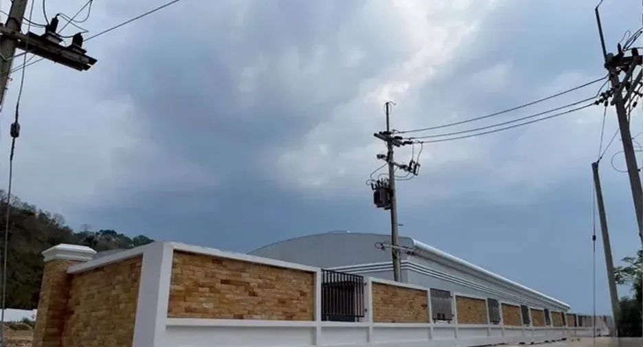Casa en venta y en alquiler de estudio en Ban Bueng, Chonburi