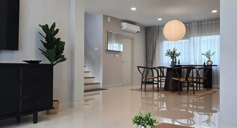Casa en alquiler y en venta de 4 habitaciones en Bang Phli, Samut Prakan